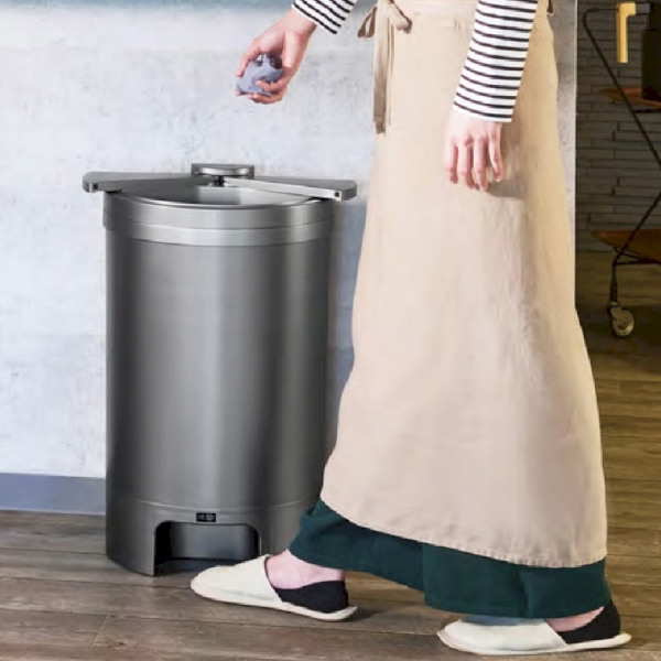 Leion　フットセンサー内蔵自動開閉ゴミ箱の商品画像2枚目