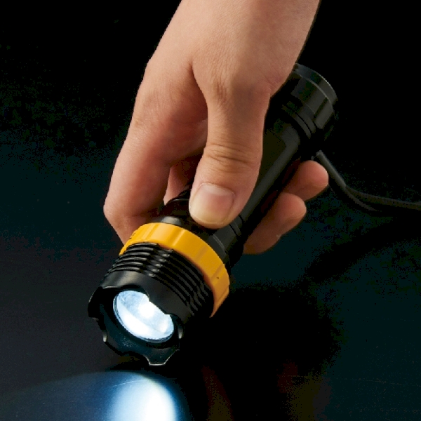 ネックストラップ付きズームライト【防災・ライト】の商品画像2枚目