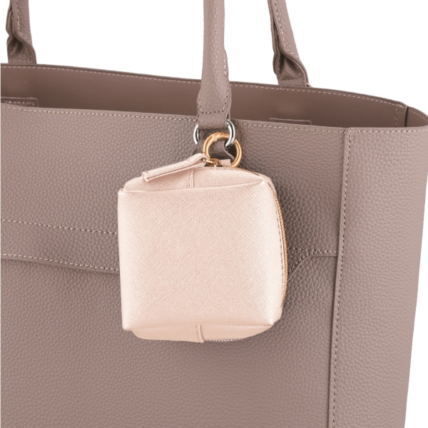 リングカラビナ付きスクエアポーチ(パールホワイト)の商品画像4枚目